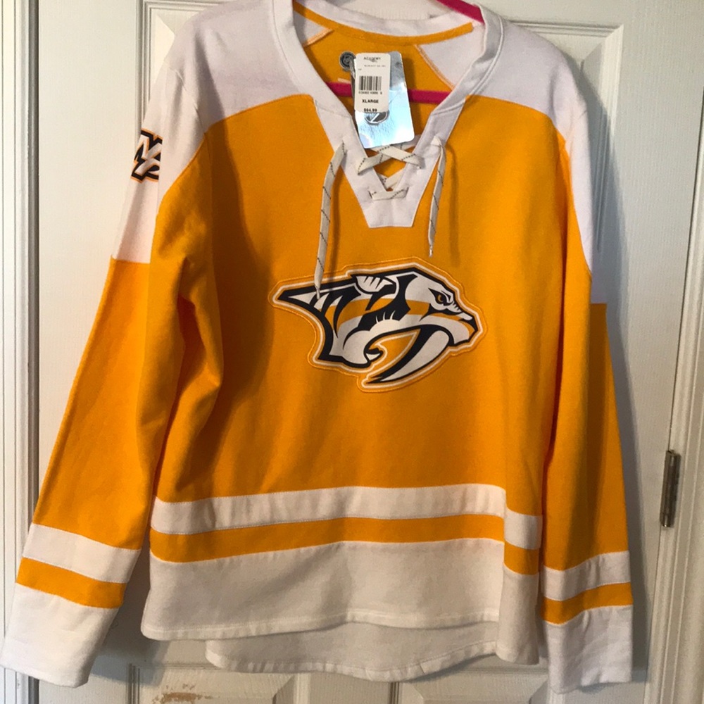 Nashville Predators women’s sweatshirt. NWT